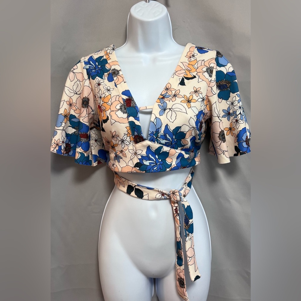 Zara floral crop top pink key hole design tie back Size Small